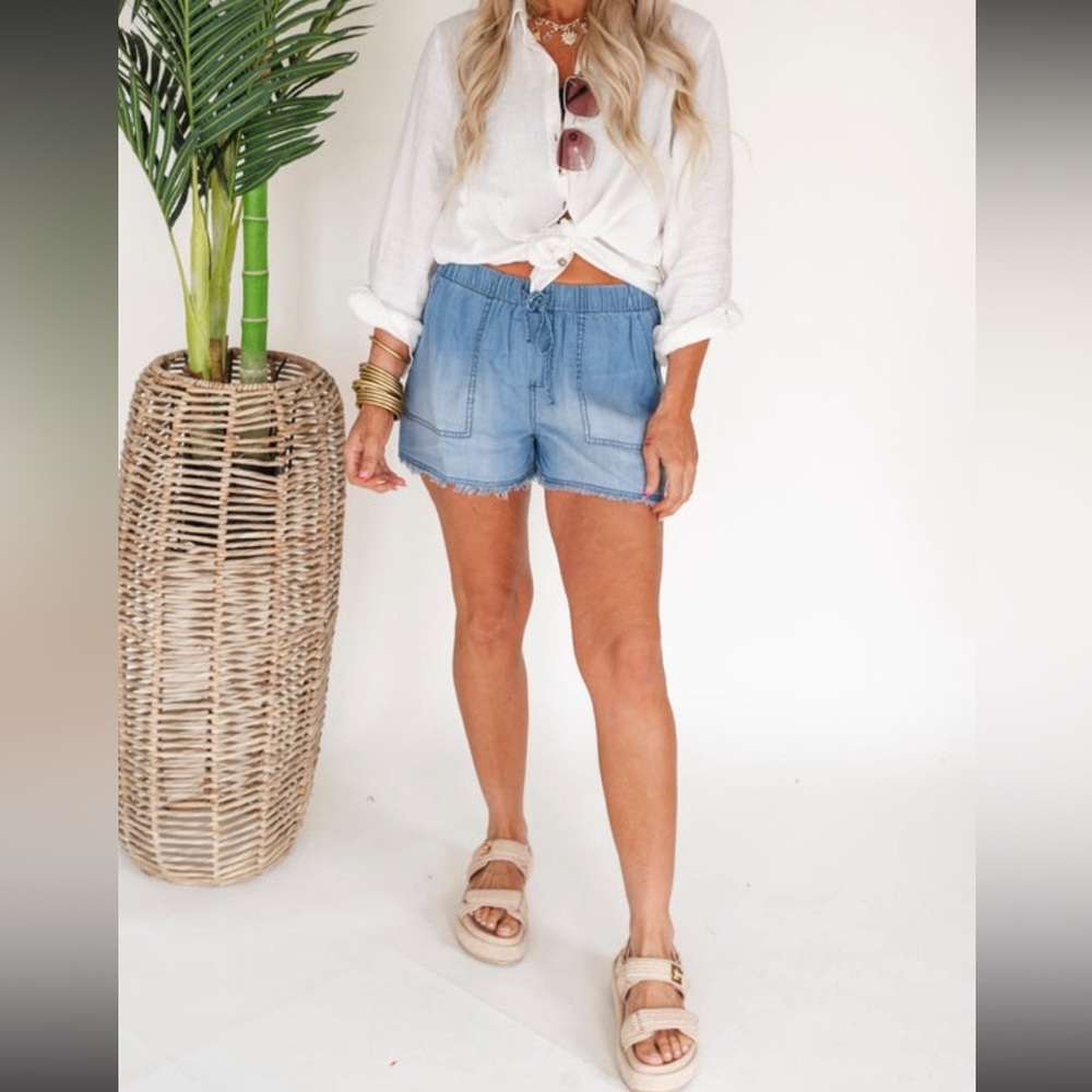 NWOT WHITE BIRCH JEAN SHORTS